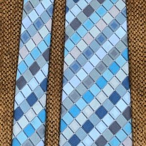 Blue/teal diamond pattern silk tie